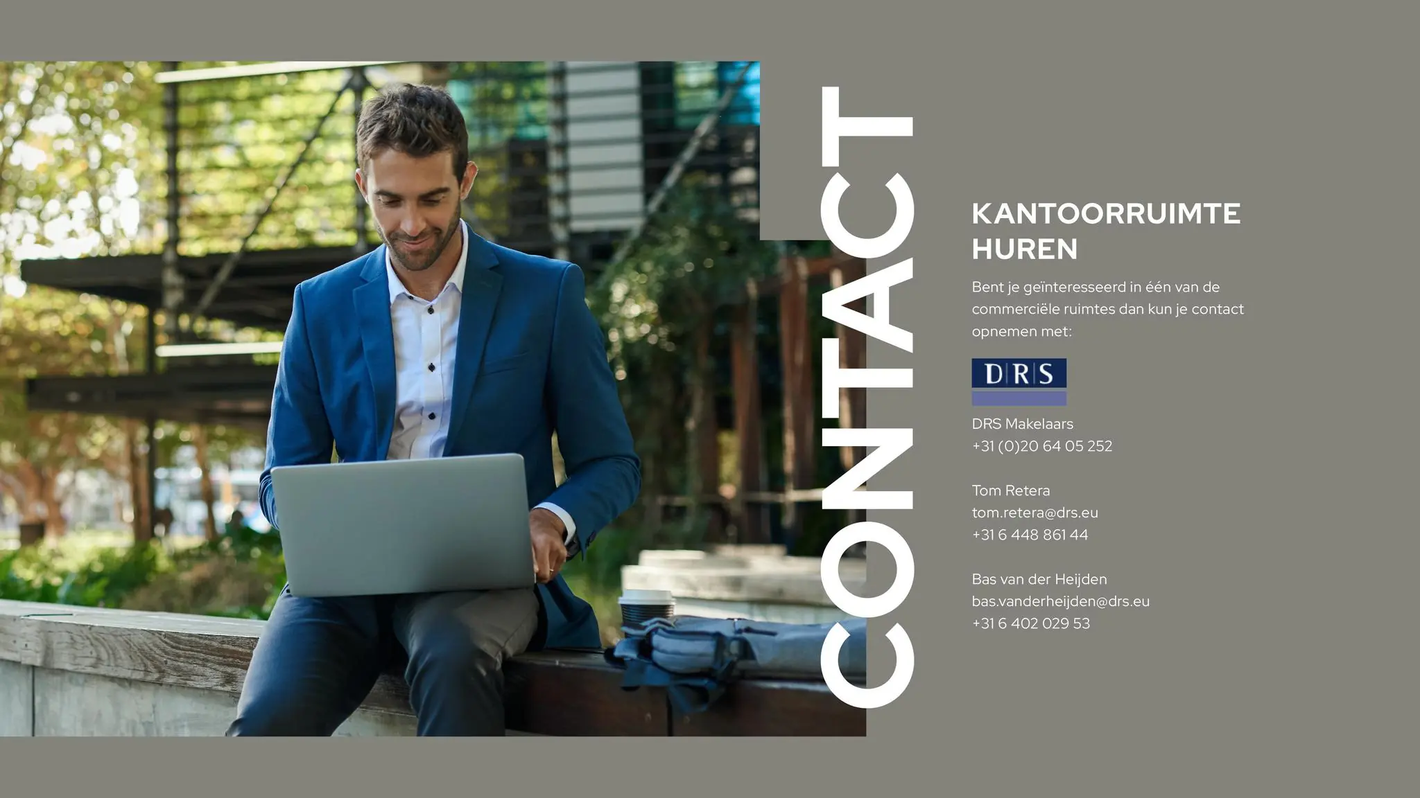 Man in pak werkt op laptop buiten bij de NDSM-werf, met contactinformatie voor het huren van kantoorruimte via DRS Makelaars.