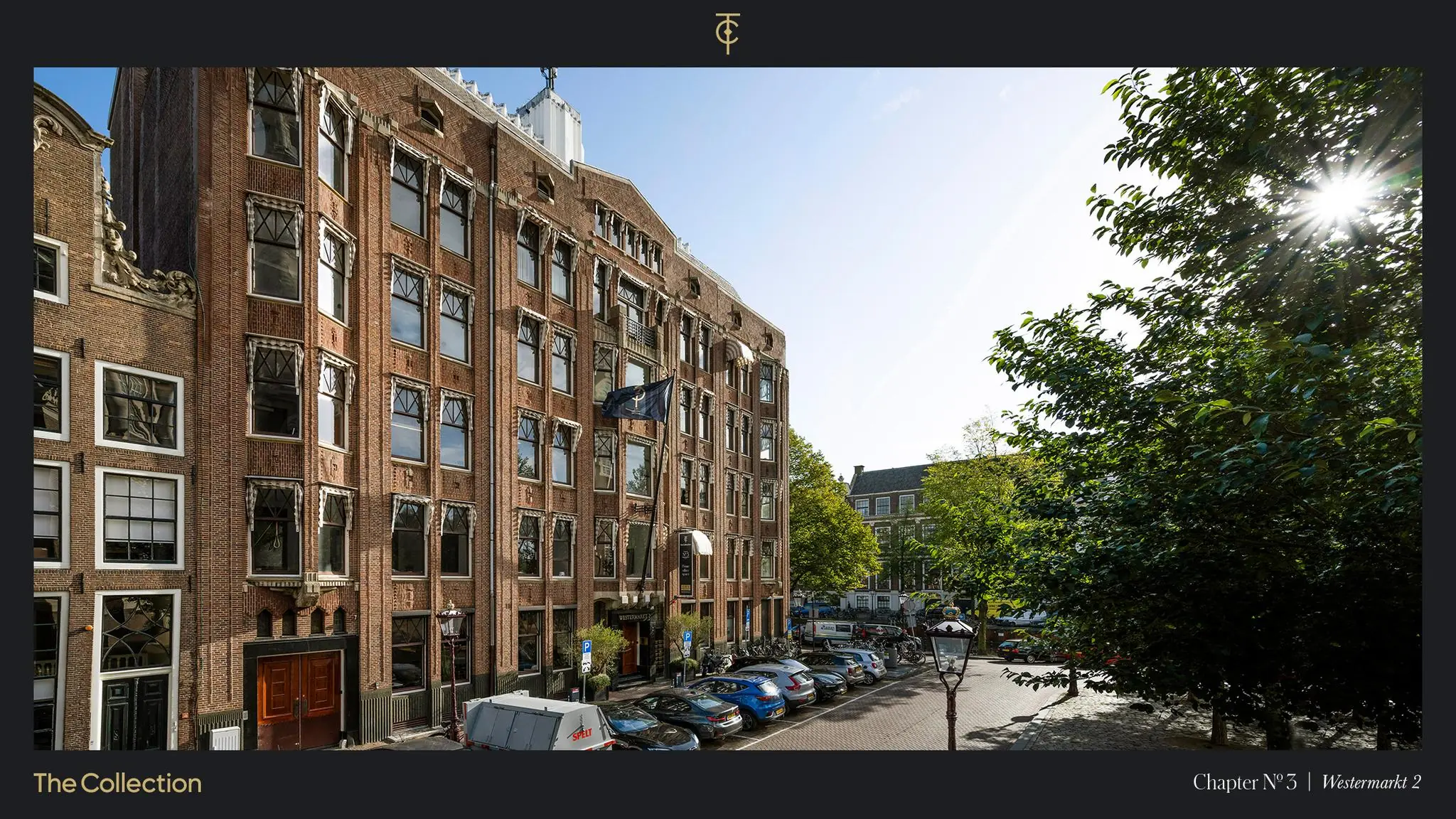 Bakstenen kantoorpand aan de Westermarkt in Amsterdam met geparkeerde auto's en bomen op de voorgrond.