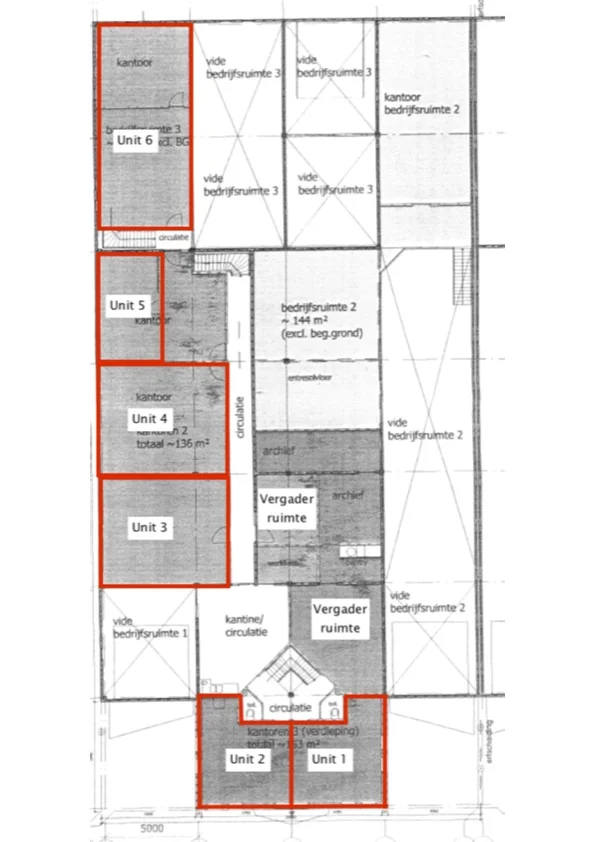 Plattegrond van bedrijfsverzamelgebouw Bergveste met zes units en diverse kantoor- en vergaderruimtes.