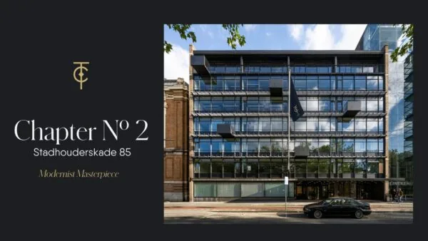 Modernistisch kantoorgebouw aan de Stadhouderskade 85 in Amsterdam met glazen gevel en zwarte balkons.