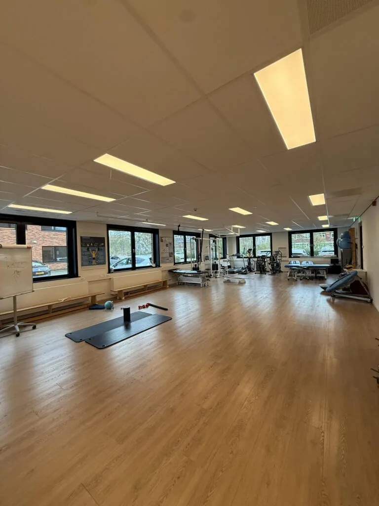 Spacious rehabilitation gym with exercise equipment and mats at Veteranenlaan.