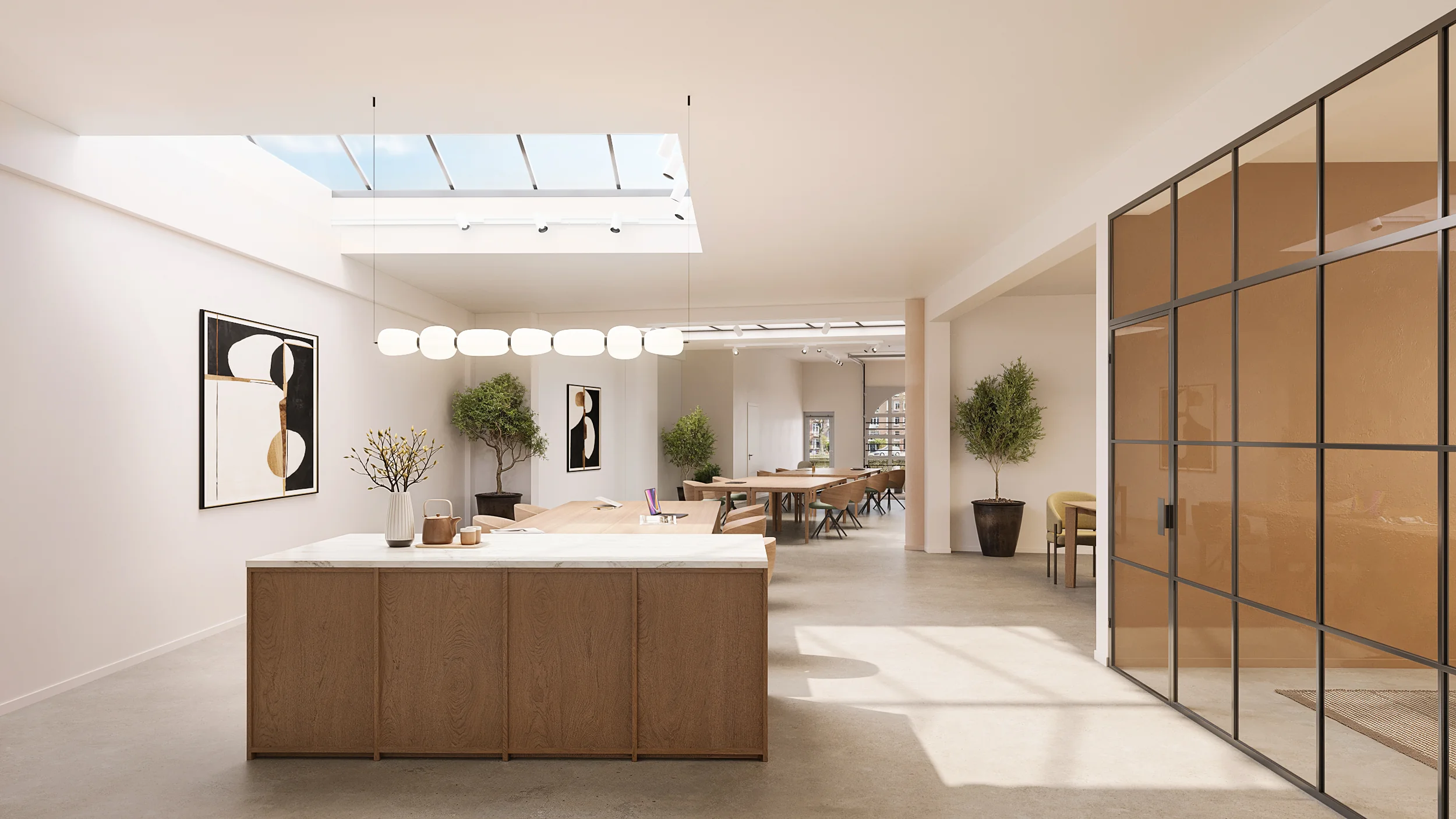 Moderne, lichte woonruimte aan de Baarsjesweg met open keuken, houten meubels, grote dakramen en glazen scheidingswand.