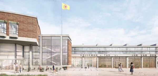 Straatbeeld van een modern gebouw met de naam "Velleman & Tas BV" en mensen die buiten lopen en zitten.