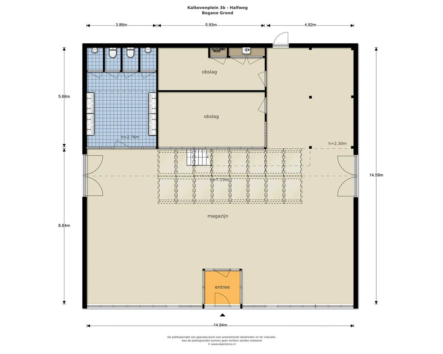 Plattegrond van de begane grond van een kantoorruimte te huur aan het Kalkovenplein 3b in Halfweg, met magazijn, opslagruimtes, toiletten en entree.