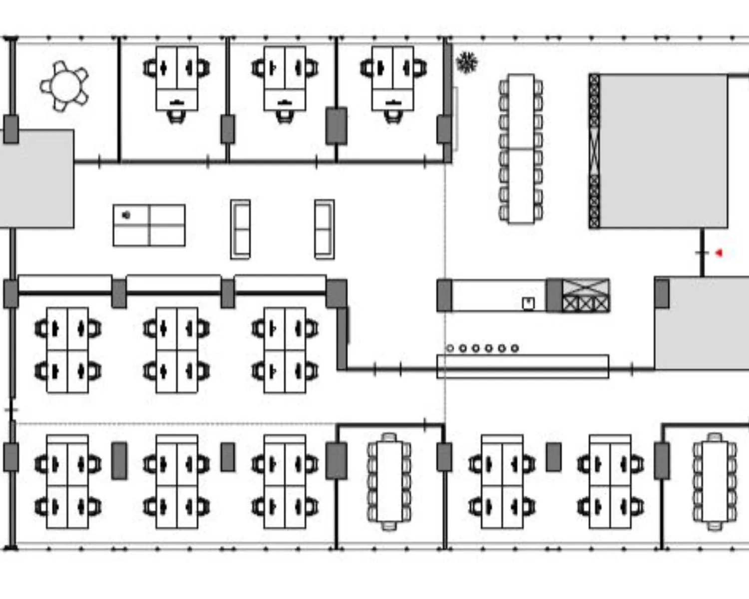 Plattegrond van een kantoorruimte met werkplekken, vergaderruimtes en gemeenschappelijke voorzieningen.