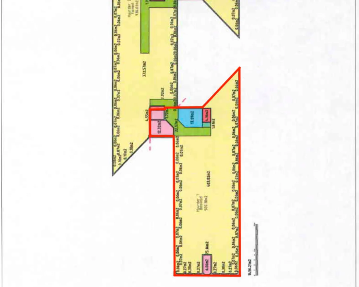 Plattegrond van een winkelcentrum met gekleurde units en een rood omlijnd gebied.