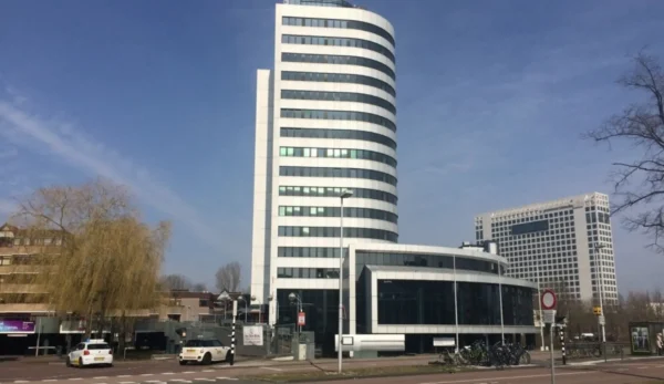 Modern office buildings in the Utrecht Rijnsweerd district under a clear blue sky.